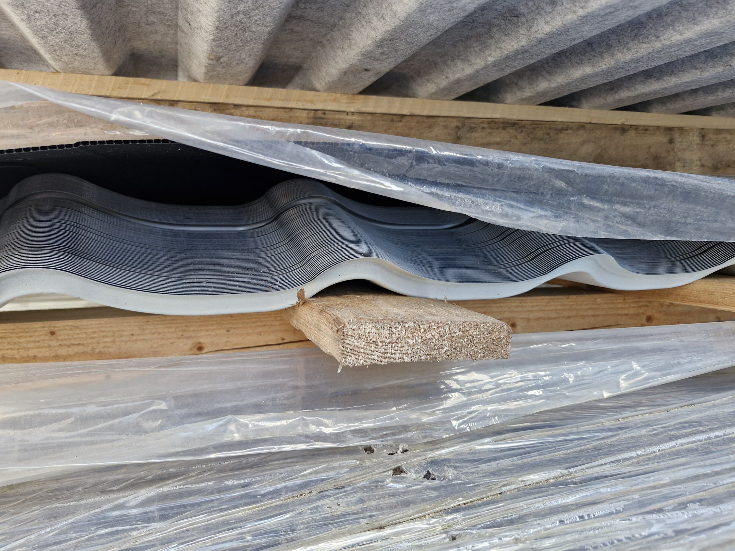 Restpalle: Sort Stratos Tagstensplade i Stål. 78 stk. a 2,15 meter. (184,00 m2) 2-Sortering