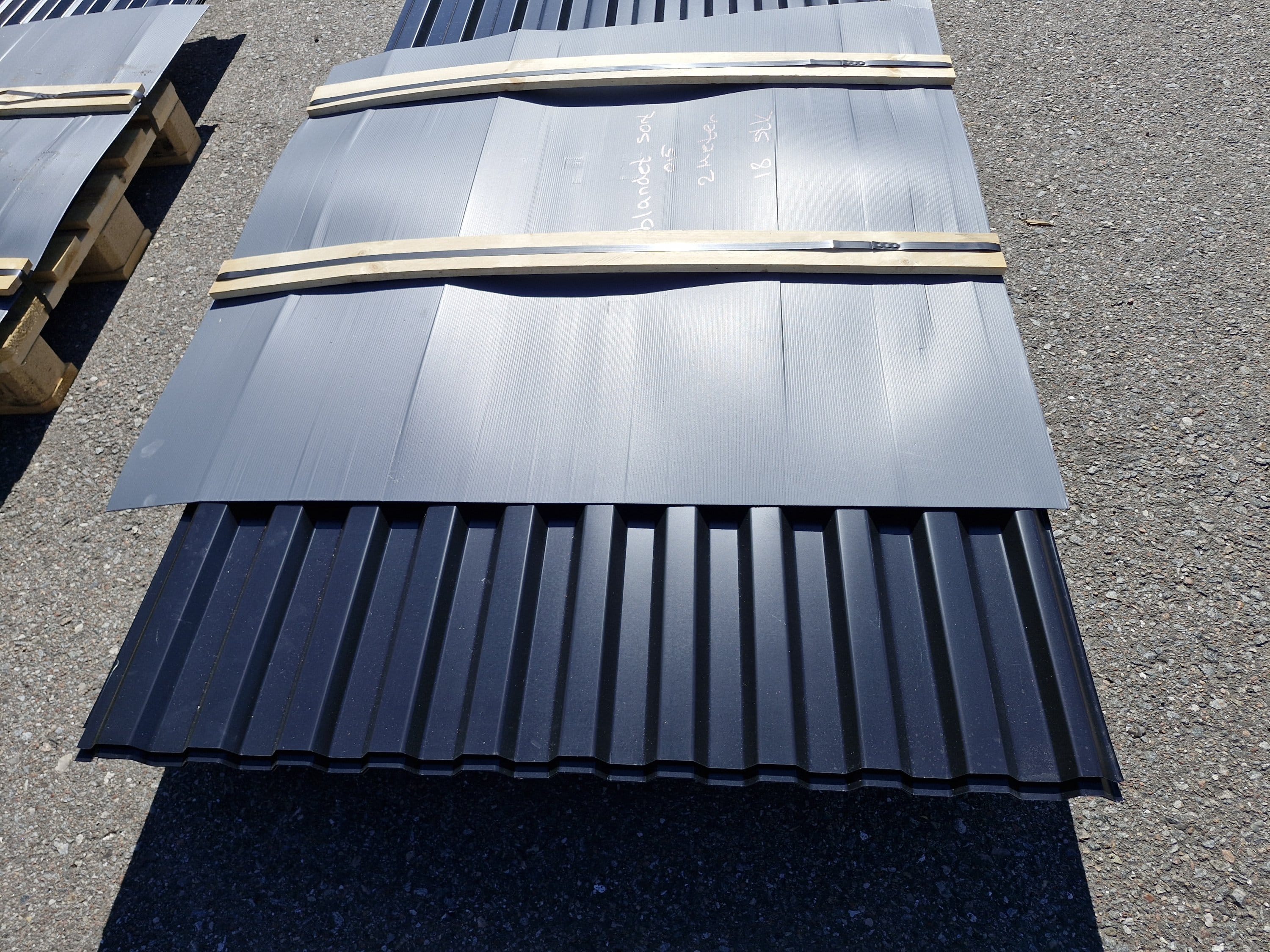 --Restpalle: Trapezplade TP20 i Sort-Mix - 18 stk. - 2 m - , m2 - 2-Sortering. TP20-250826-6
