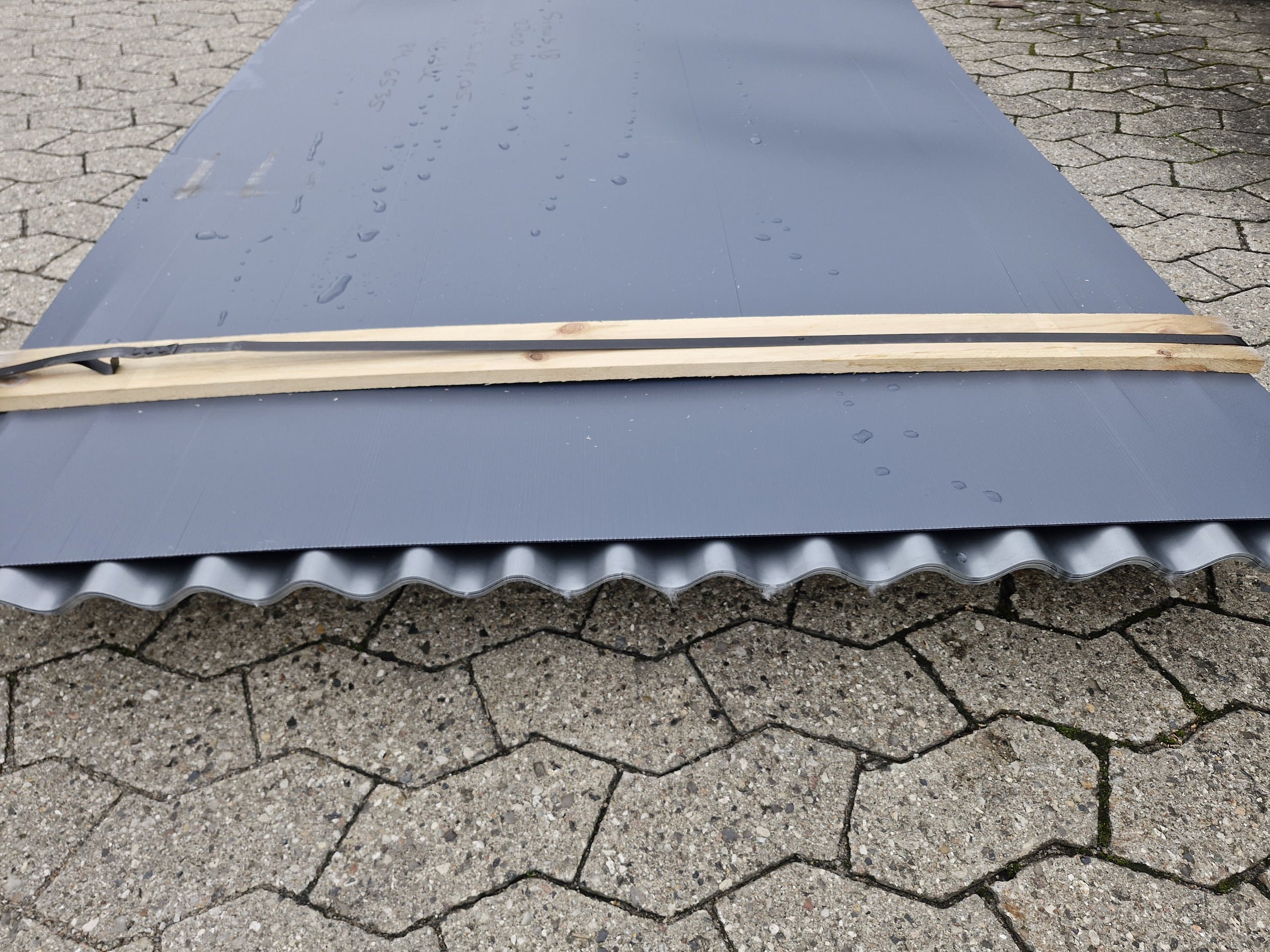 Restpalle: Mørk Silver Sinus P18 i Stål. 16 stk. a 2,70 meter. (45,79 m2) 2-Sortering
